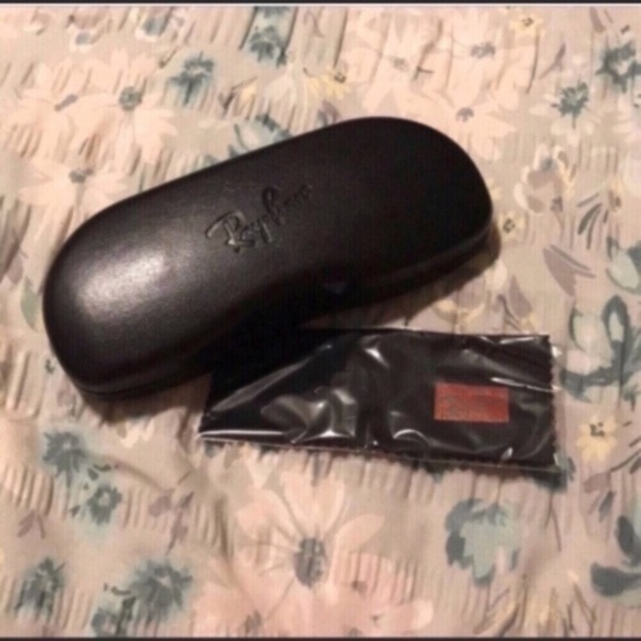 Ray-Ban Accessories - Ray Ban glasses case and cleaning cloth